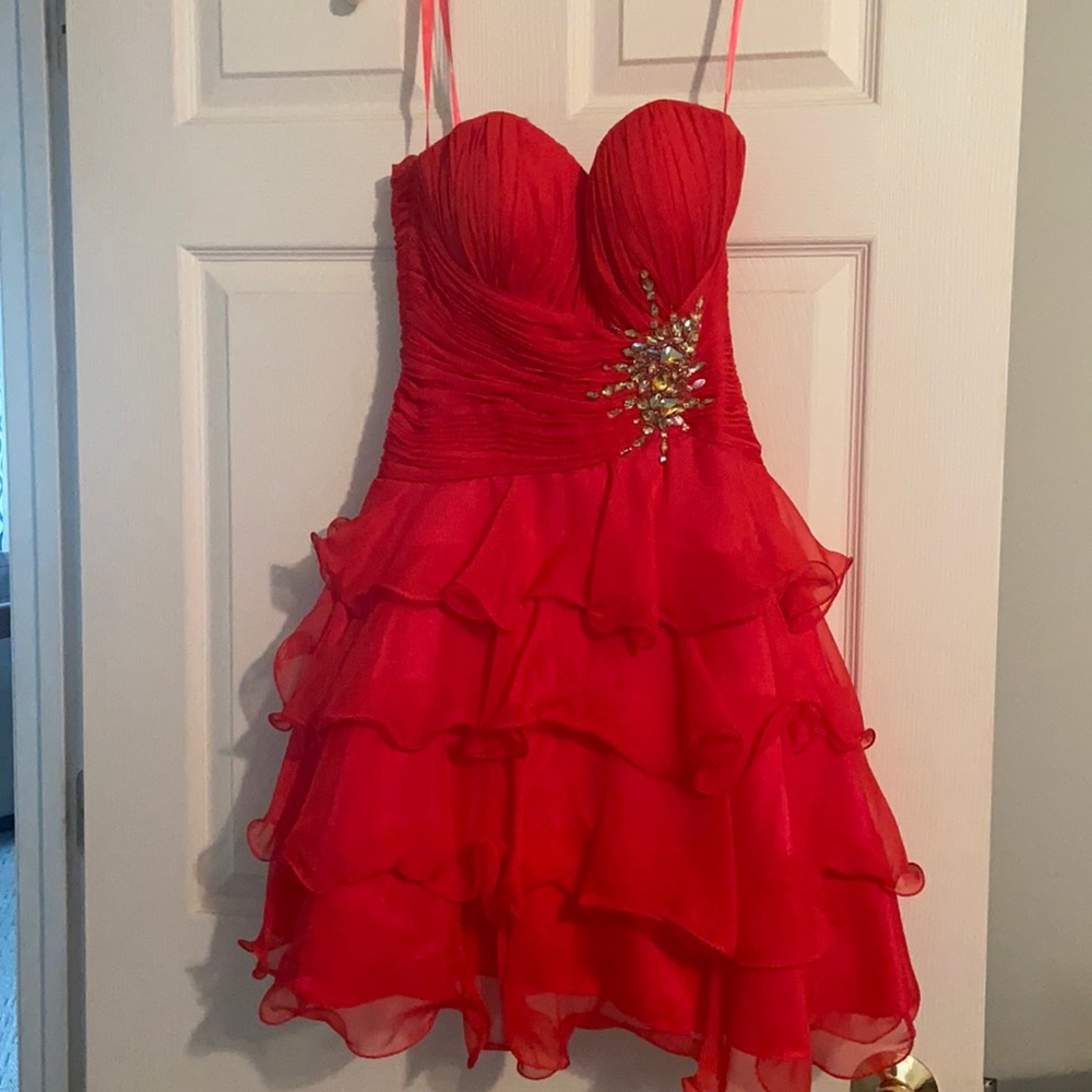 Never Worn Beautiful Strapless Homecoming Dress